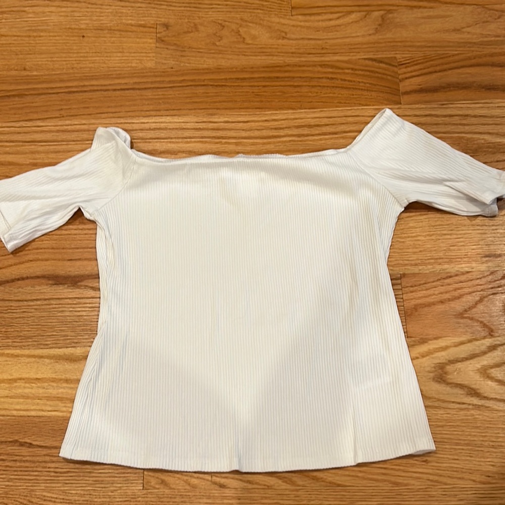 Shoulder-less white top